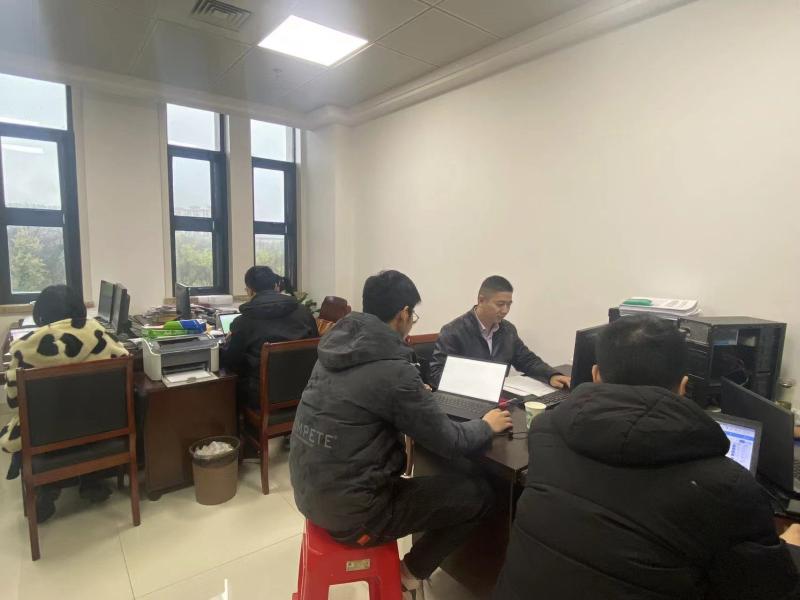我縣創(chuàng)新開展政務(wù)公開經(jīng)辦人員跟班學(xué)習(xí)和交接班工作